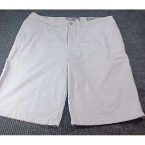 BKE Standard Fit chino Shorts Men's‎ 38 Light Gray 11" inseam flat front Buckle